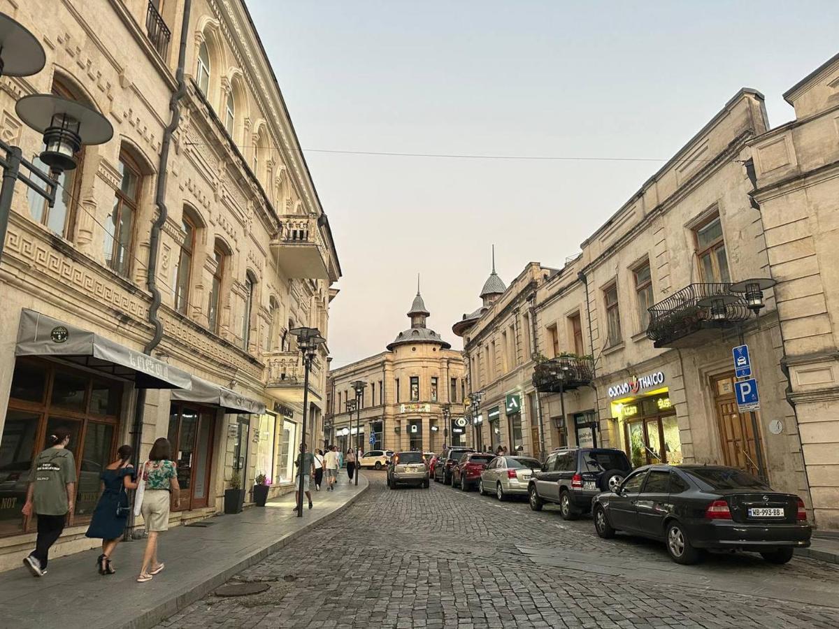 Guest House Memo At The Center Of Kutaisi Exterior photo